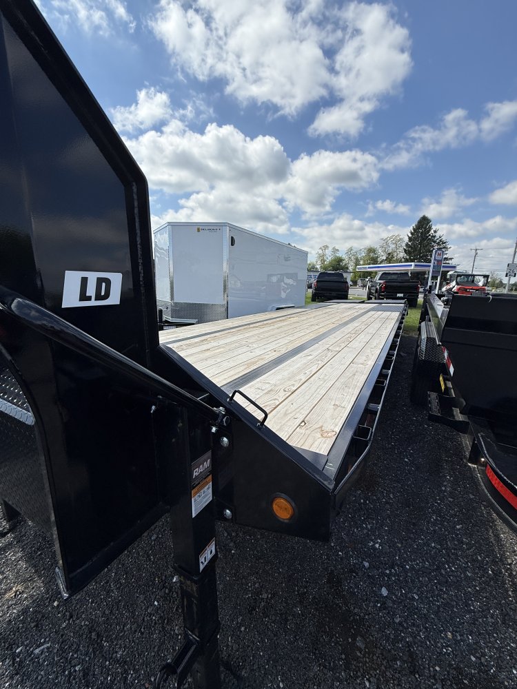 8.5x32 PJ Trailers Gooseneck