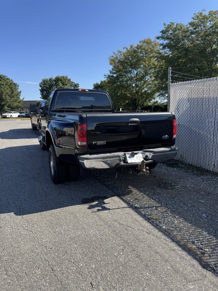 2004 FORD F-350 Regular Cab Dually