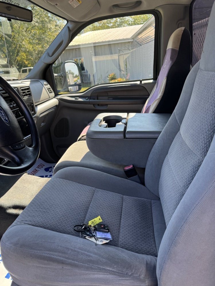 2004 FORD F-350 Regular Cab Dually
