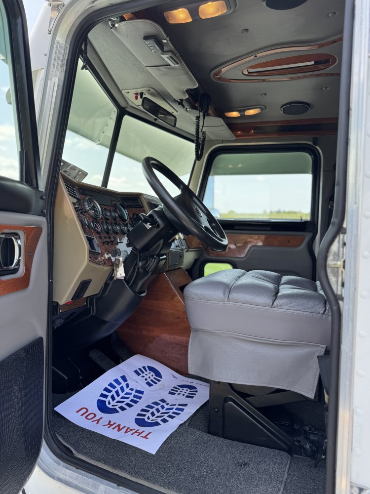 2006 Peterbilt 335