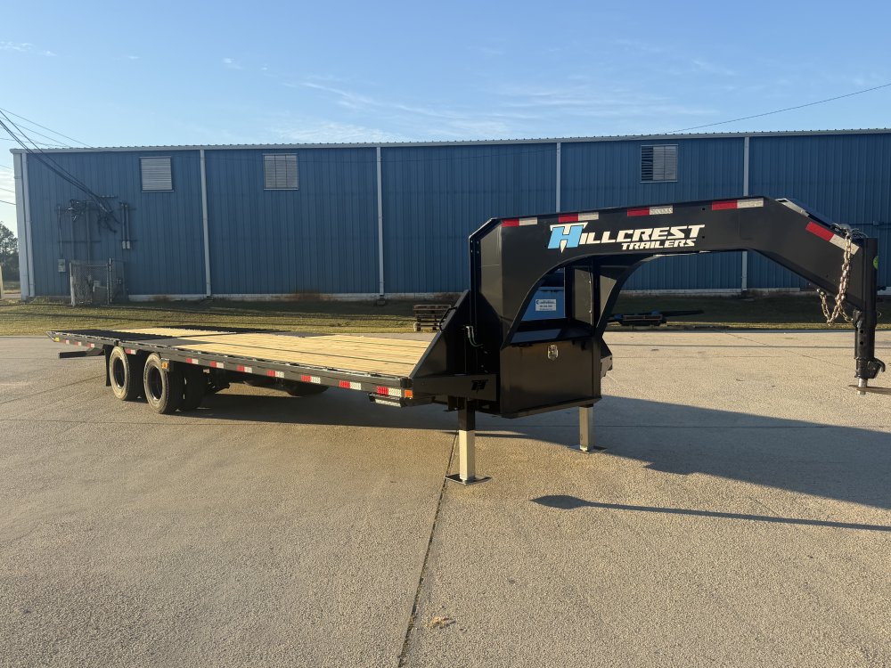 2027 32' Hillcrest 25.9K Hydraulic Dovetail
