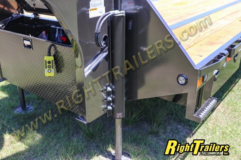 2027 8.5X40 MAXX-D GOOSENECK EQUIPMENT TRAILER