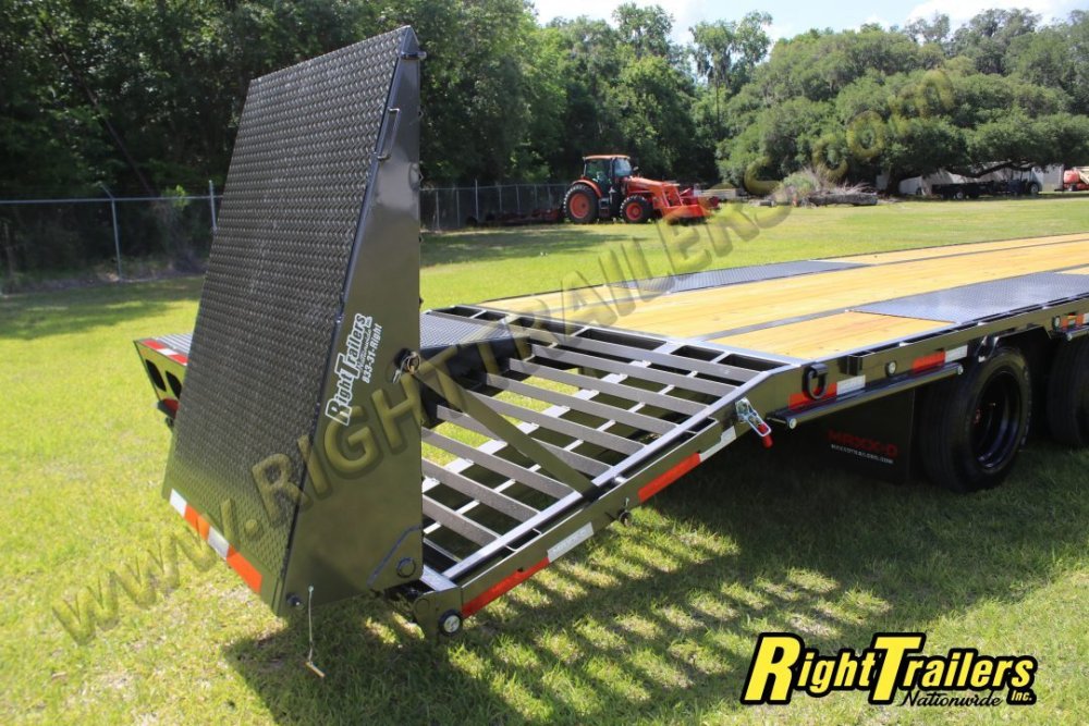 2027 8.5X40 MAXX-D GOOSENECK EQUIPMENT TRAILER