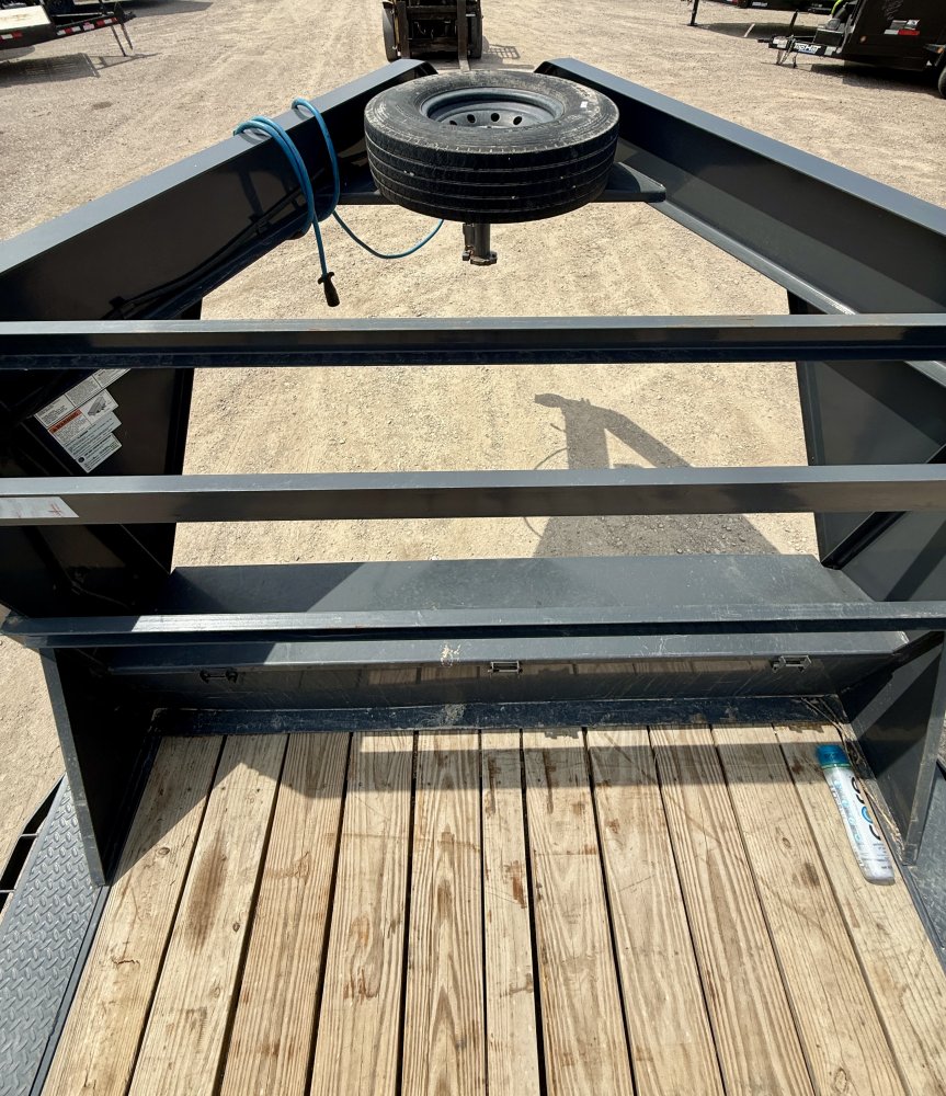 8'x36' Lamar Equipment