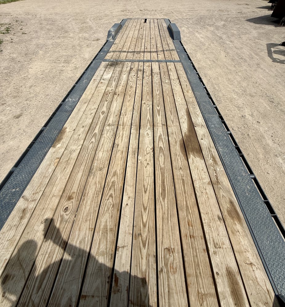 8'x36' Lamar Equipment