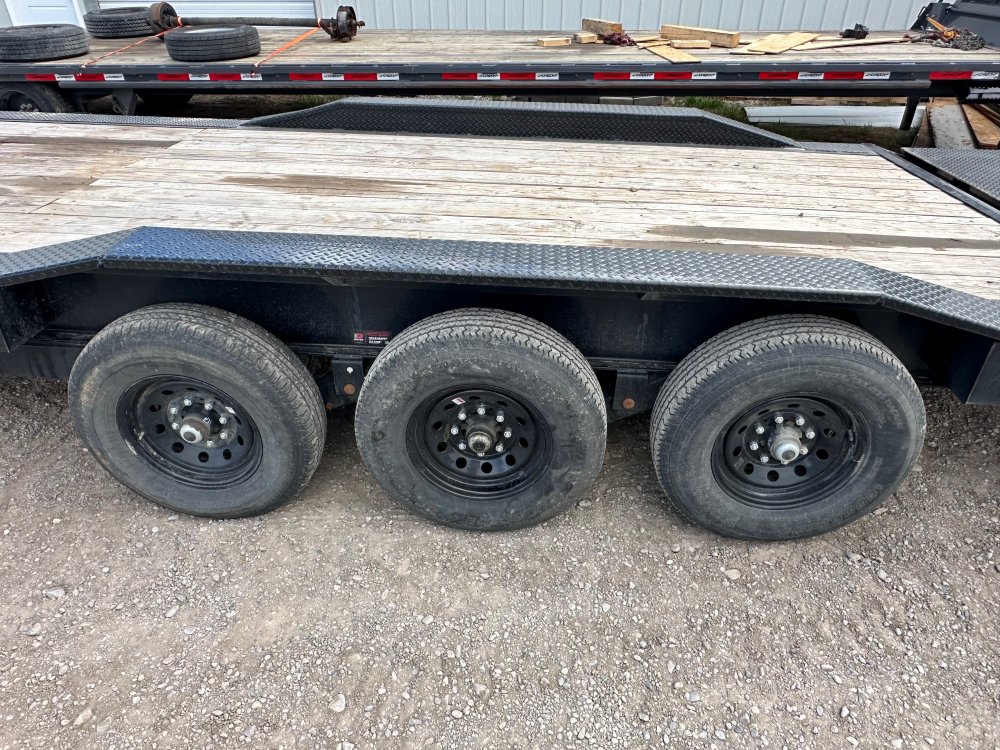 8' 6"x26+4 Load Trail Flatbed