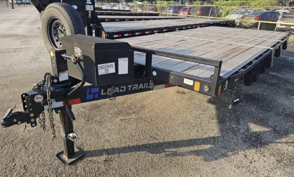 8' 6"x20' Load Trail Flatbed
