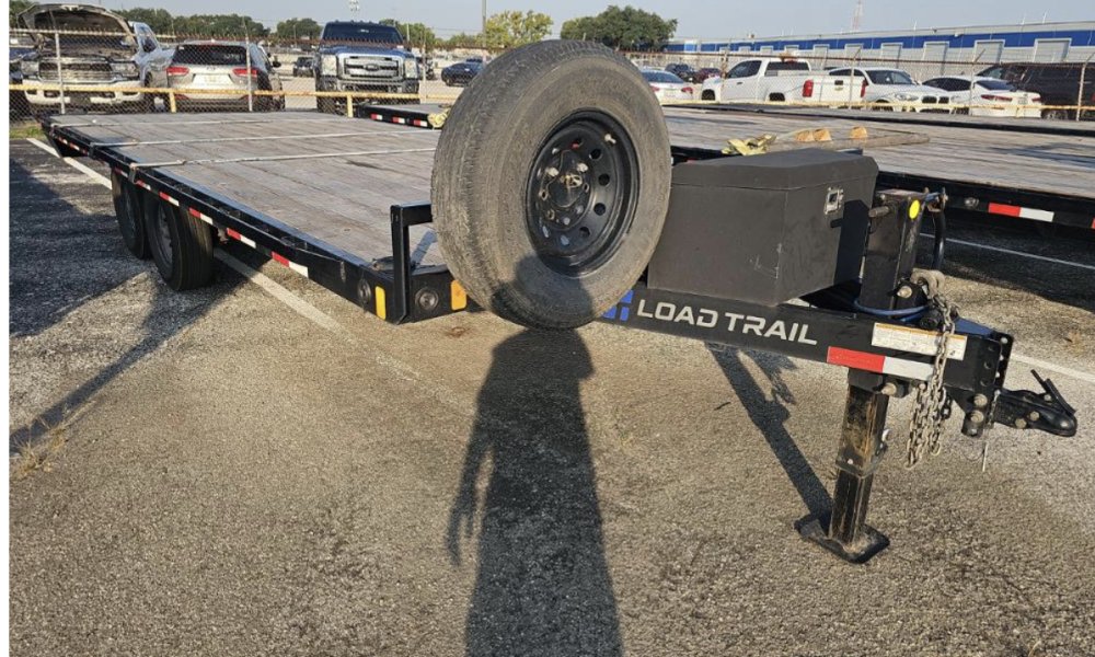 8' 6"x20' Load Trail Flatbed