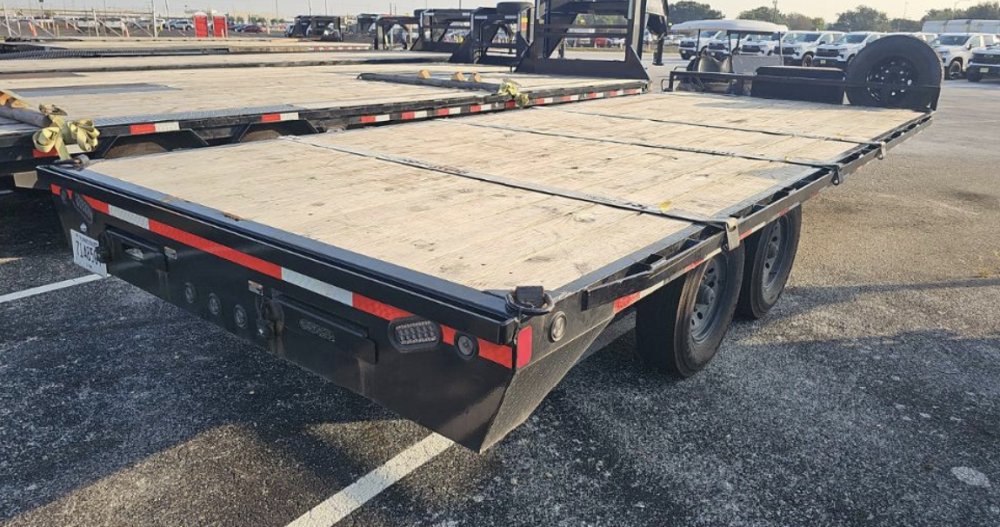 8' 6"x20' Load Trail Flatbed