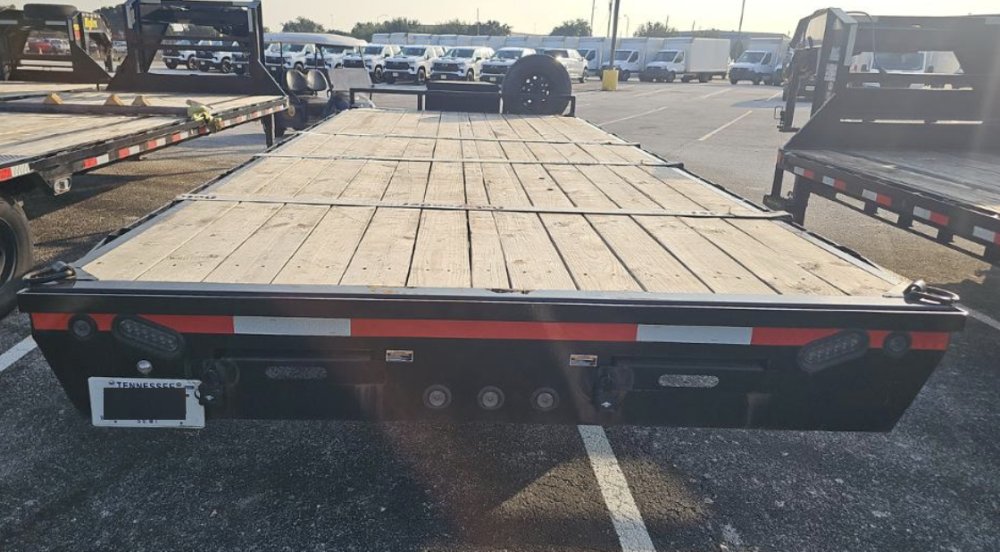 8' 6"x20' Load Trail Flatbed