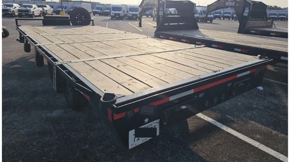 8' 6"x20' Load Trail Flatbed