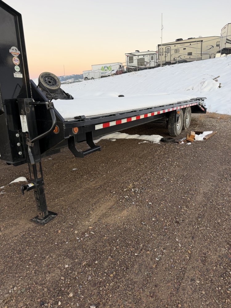 8' 6"x20+5 Iron Bull Flatbed