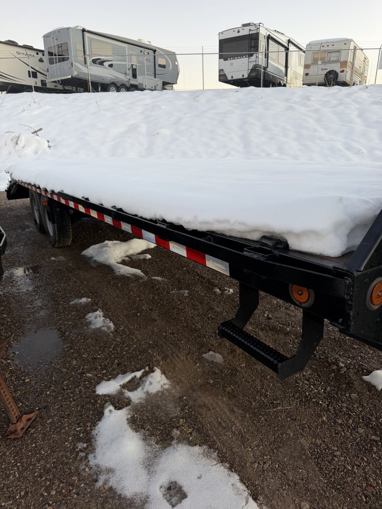 8' 6"x20+5 Iron Bull Flatbed