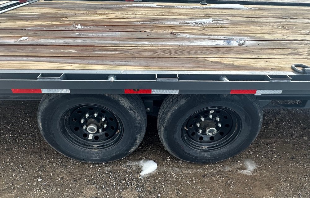 8' 6"x25+5 Lamar Flatbed