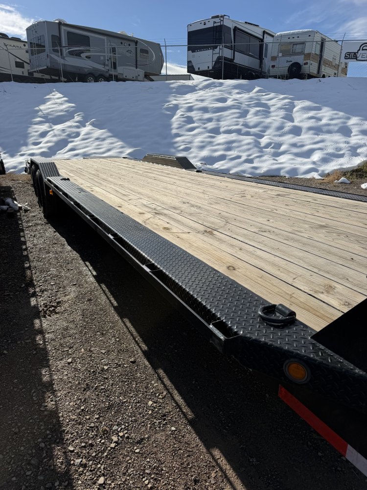 8' 6"x32' Top Hat Flatbed