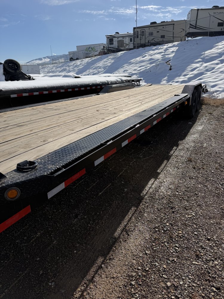 8' 6"x32' Top Hat Flatbed