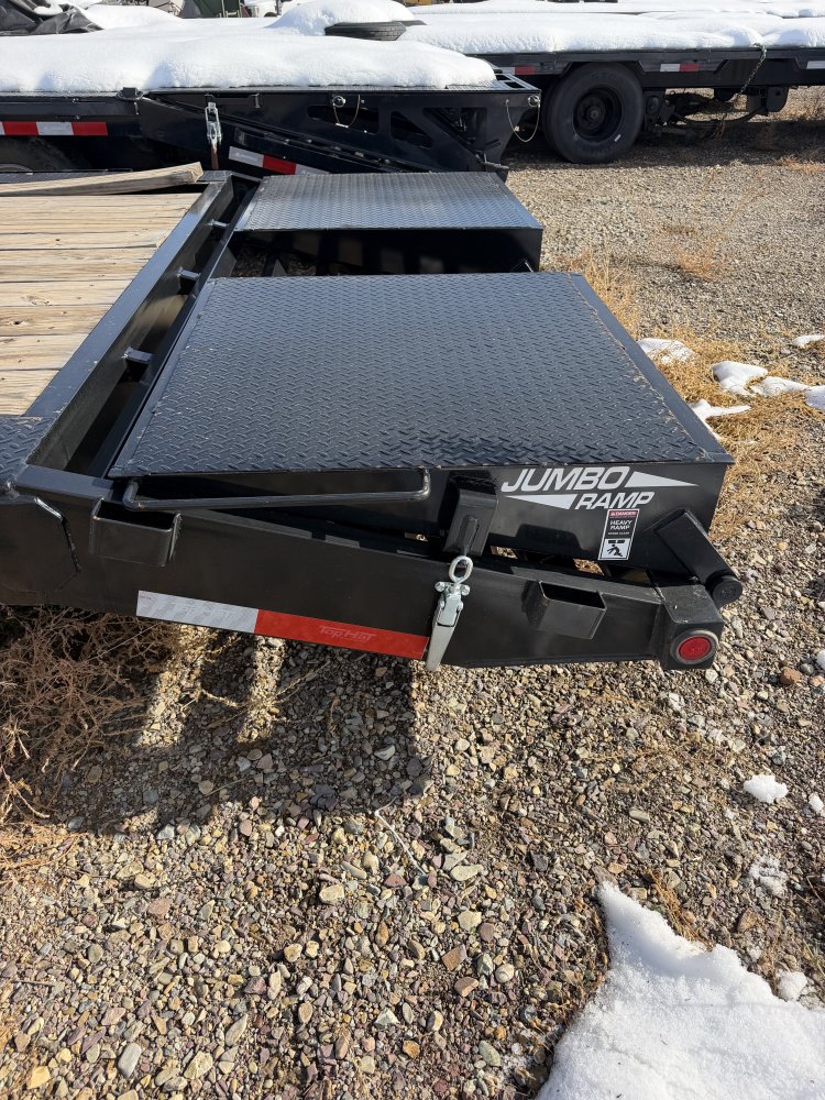 8' 6"x32' Top Hat Flatbed