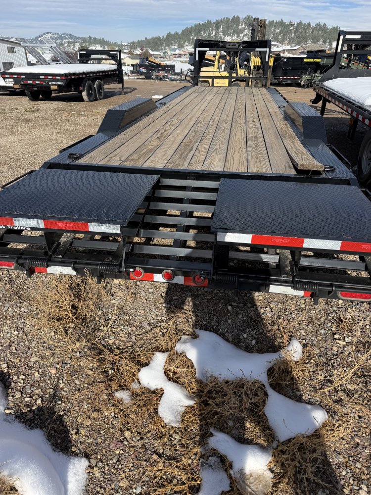 8' 6"x32' Top Hat Flatbed