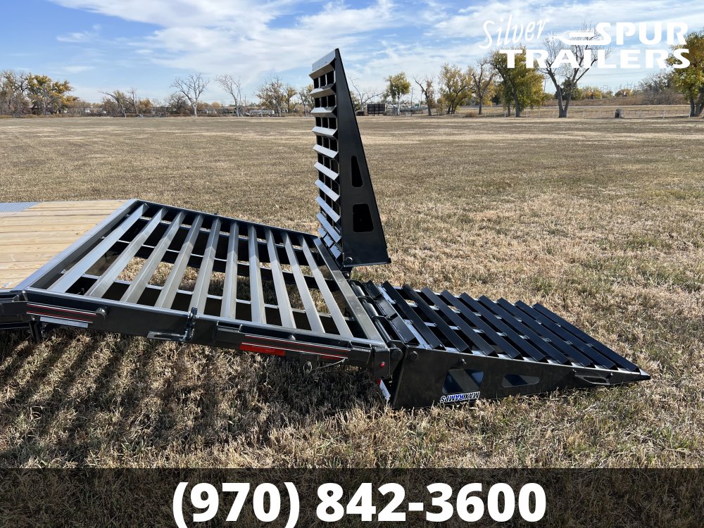 2024 Diamond C DEC207 24x102 Deckover Equipment Trailer