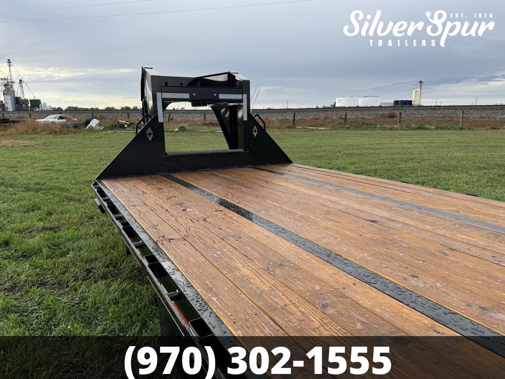 2026 Diamond C FMAX210 32x102 Hydraulic Dovetail Gooseneck Trailer