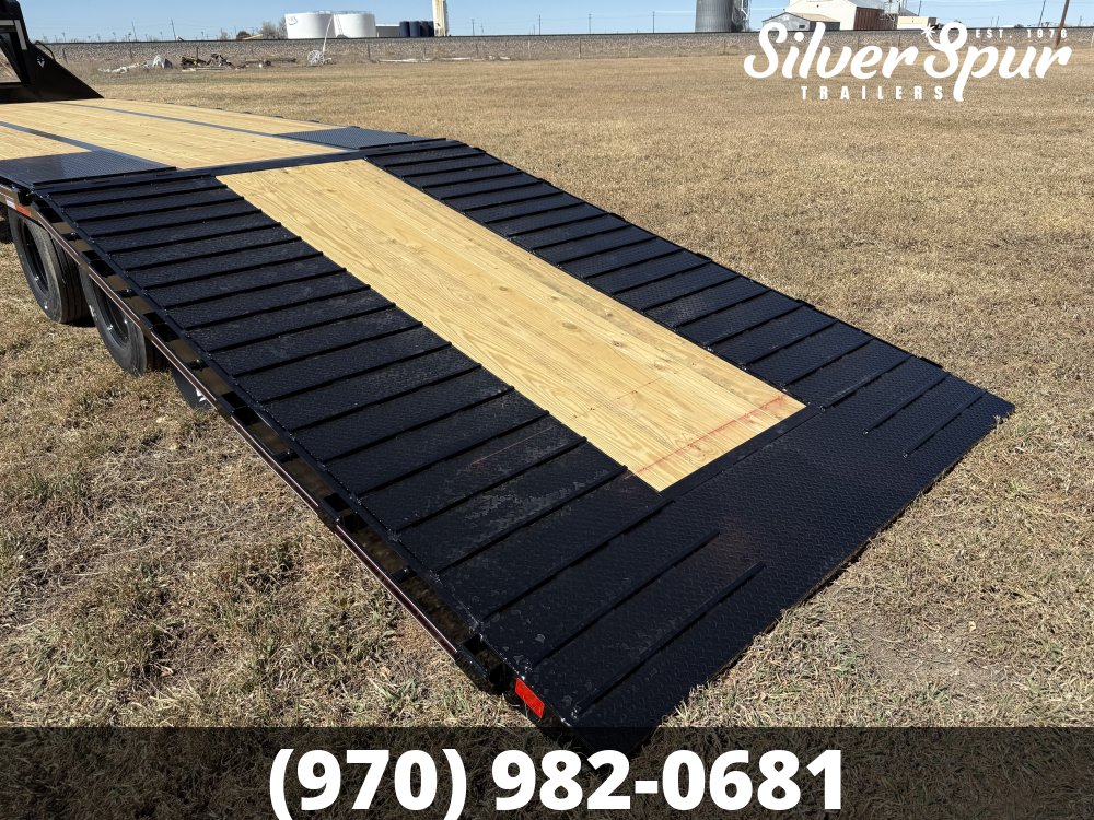 2026 Diamond C FMAX212 35x102 Hydraulic Dovetail Gooseneck Trailer