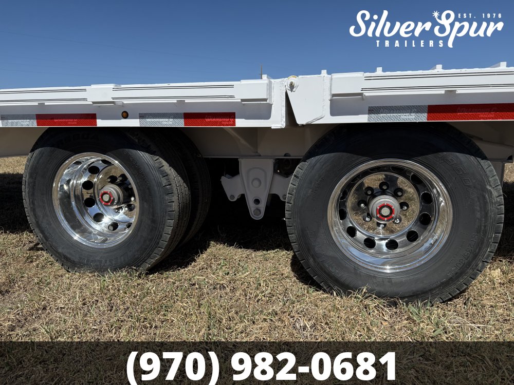 2026 Diamond C FMAX212 32x102 Hydraulic Dovetail Pacesetter Edition