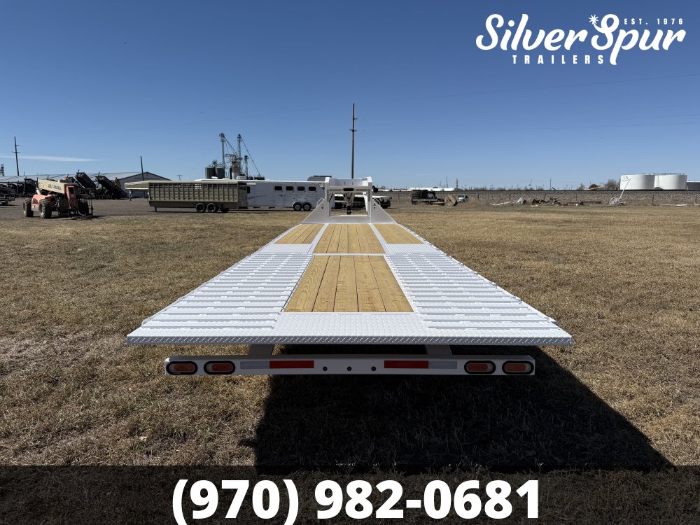 2026 Diamond C FMAX212 32x102 Hydraulic Dovetail Pacesetter Edition