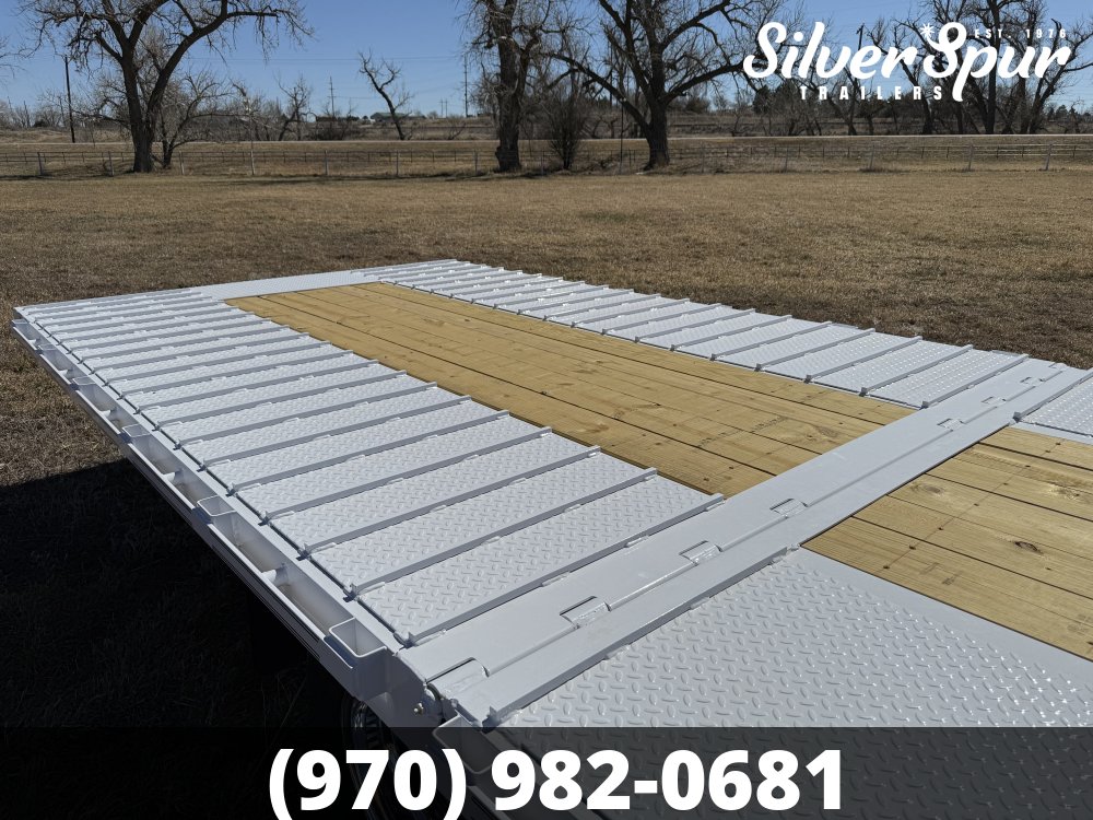 2026 Diamond C FMAX212 32x102 Hydraulic Dovetail Pacesetter Edition