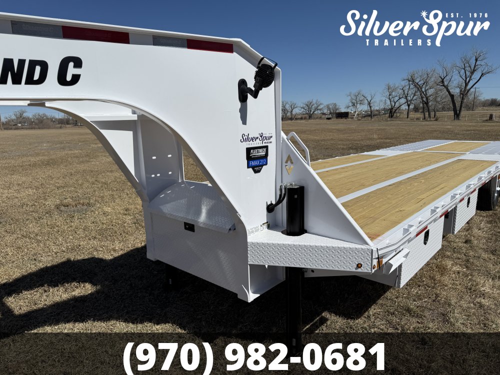 2026 Diamond C FMAX212 32x102 Hydraulic Dovetail Pacesetter Edition