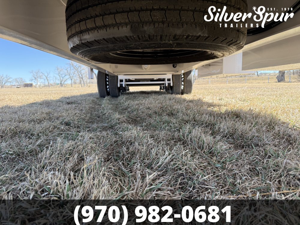 2026 Diamond C FMAX212 32x102 Hydraulic Dovetail Pacesetter Edition