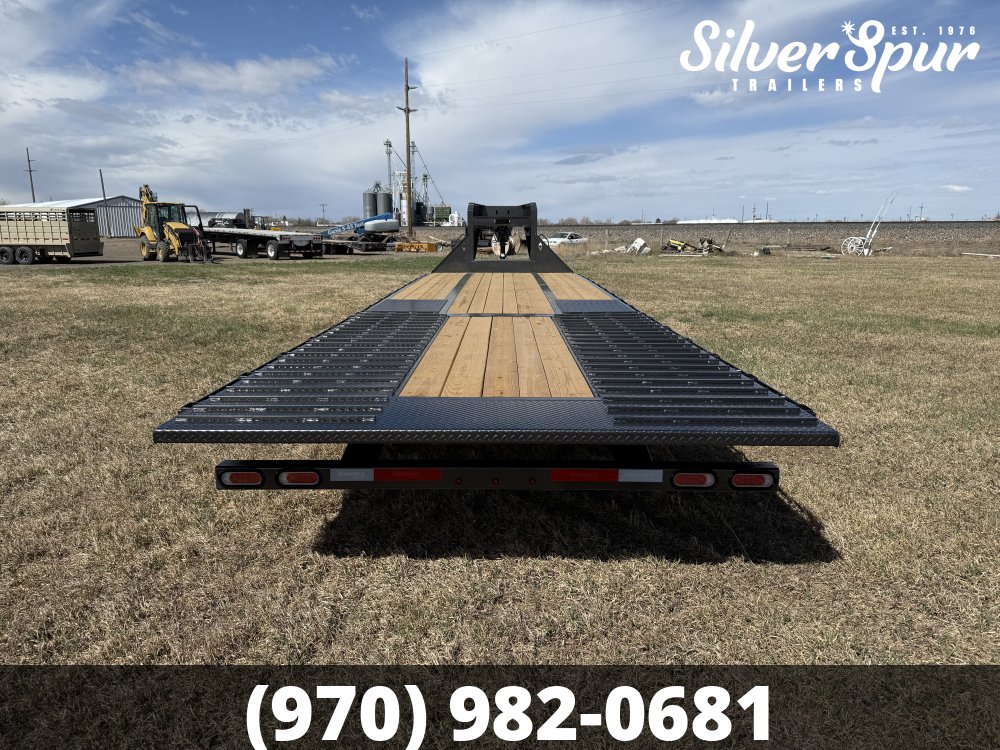 2026 Diamond C FMAX210 32x102 Hydraulic Dovetail Gooseneck Trailer