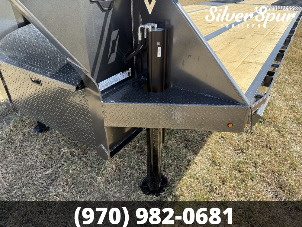 2026 Diamond C FMAX210 32x102 Hydraulic Dovetail Gooseneck Trailer