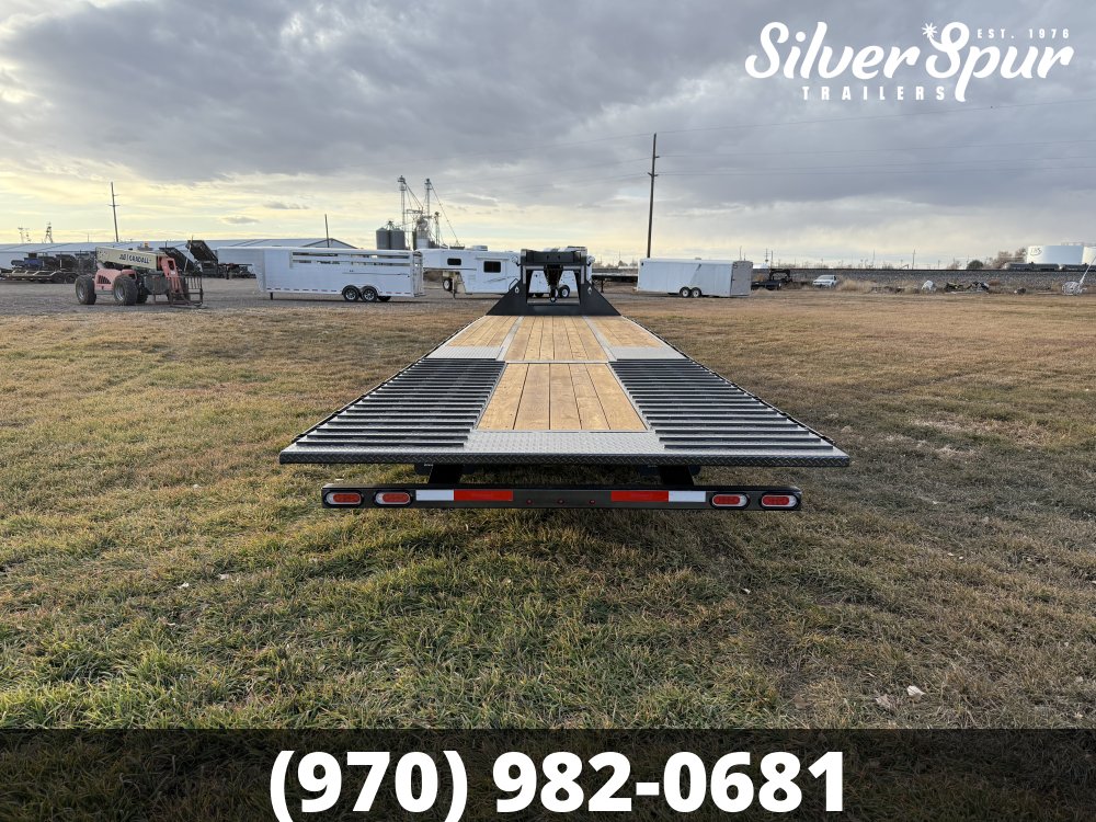 2026 Diamond C FMAX212 35x102 Hydraulic Dovetail Pacesetter Gooseneck Trailer