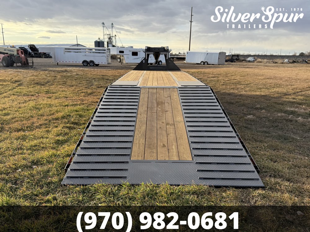 2026 Diamond C FMAX212 35x102 Hydraulic Dovetail Pacesetter Gooseneck Trailer