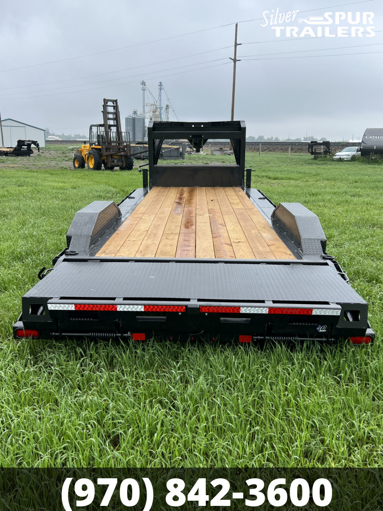 2023 Diamond C LPX207 24x82 Gooseneck