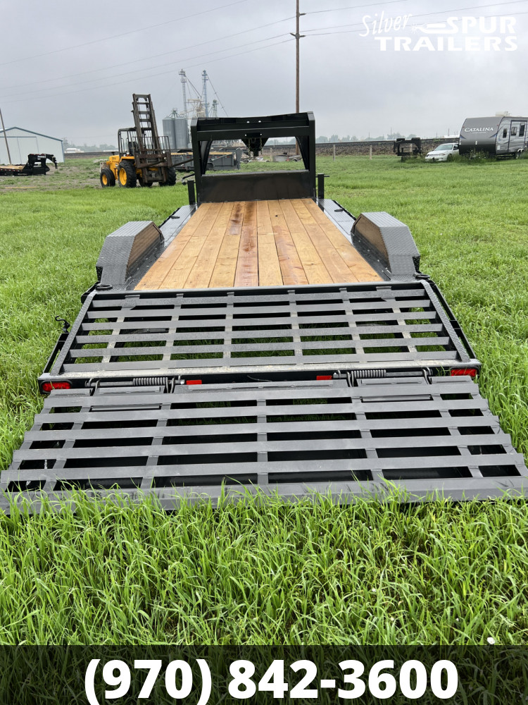 2023 Diamond C LPX207 24x82 Gooseneck