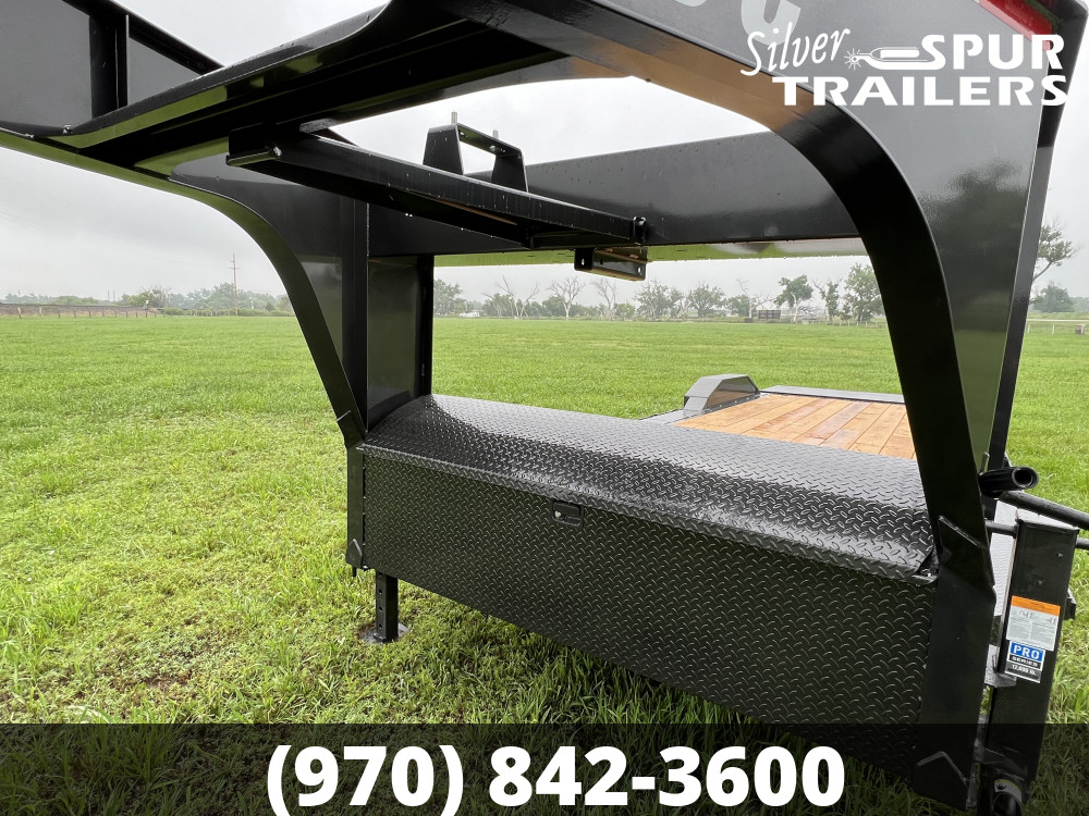 2023 Diamond C LPX207 24x82 Gooseneck