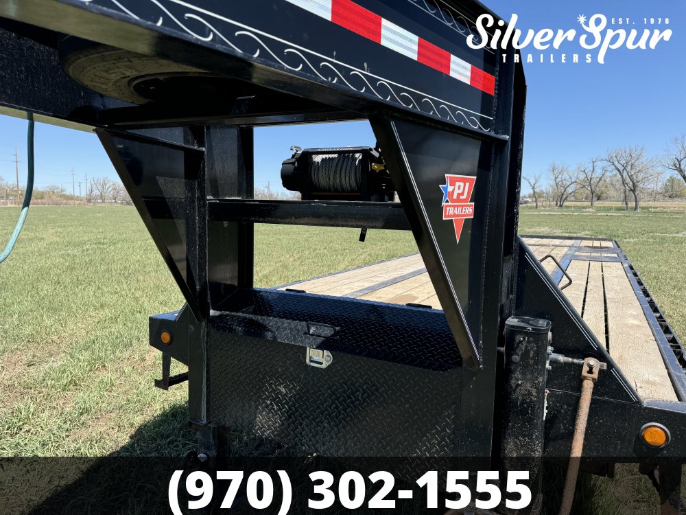 2021 PJ Trailers 34' Hydraulic Dovetail Gooseneck