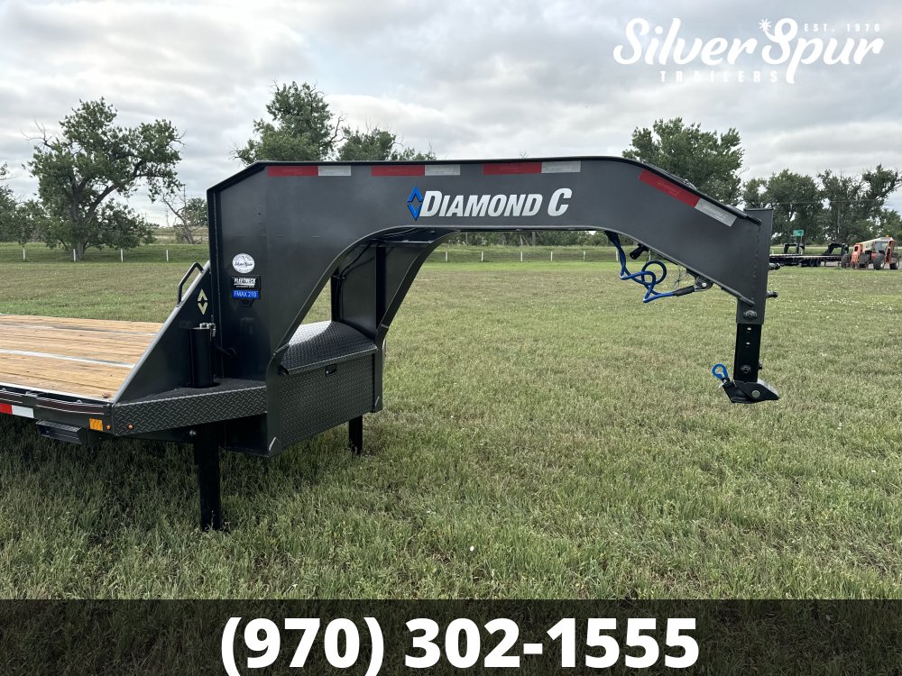 2025 Diamond C FMAX210 32x102 Hydraulic Dovetail Gooseneck Trailer