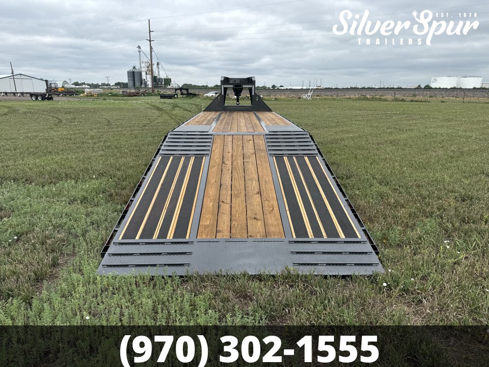 2025 Diamond C FMAX210 32x102 Hydraulic Dovetail Gooseneck Trailer