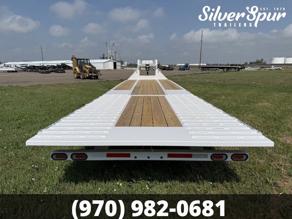 2026 Diamond C FMAX212 35x102 Hydraulic Dovetail Gooseneck Trailer