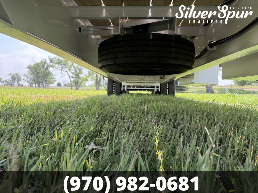 2026 Diamond C FMAX212 35x102 Hydraulic Dovetail Gooseneck Trailer