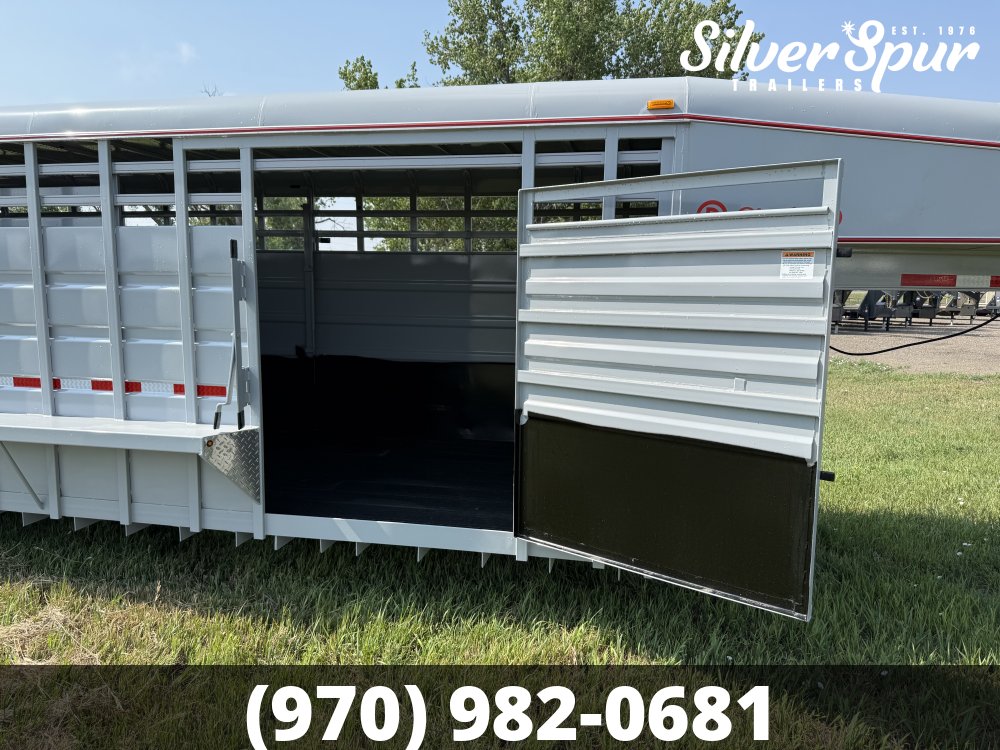 2026 Circle D 6'8"x26' Gooseneck Livestock Trailer