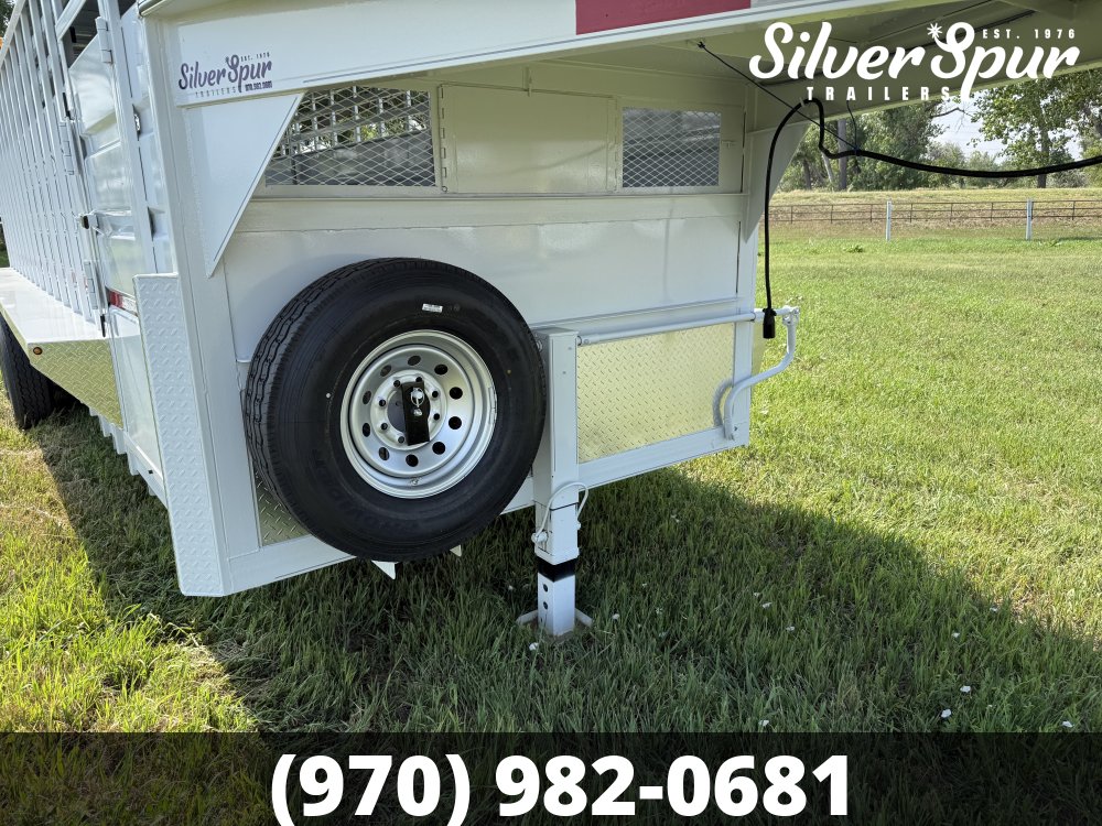 2026 Circle D 6'8"x24' Gooseneck Livestock Trailer