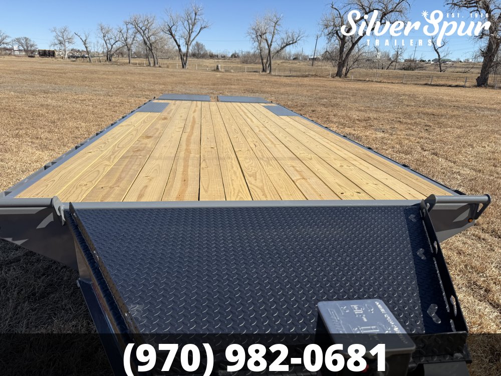 2026 Diamond C DEC207 24x102 Deckover Trailer