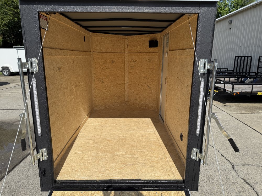 5'x8' Covered Wagon Enclosed
