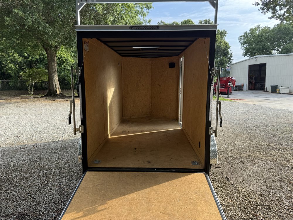 6'x12' Covered Wagon Enclosed