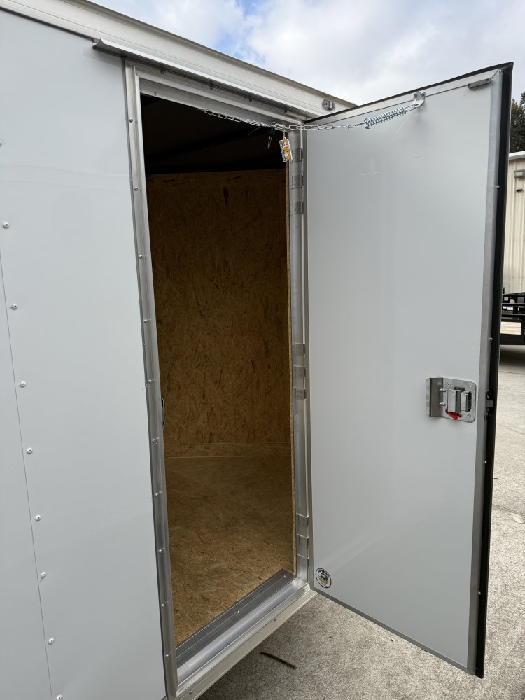 5'x10' Covered Wagon Enclosed