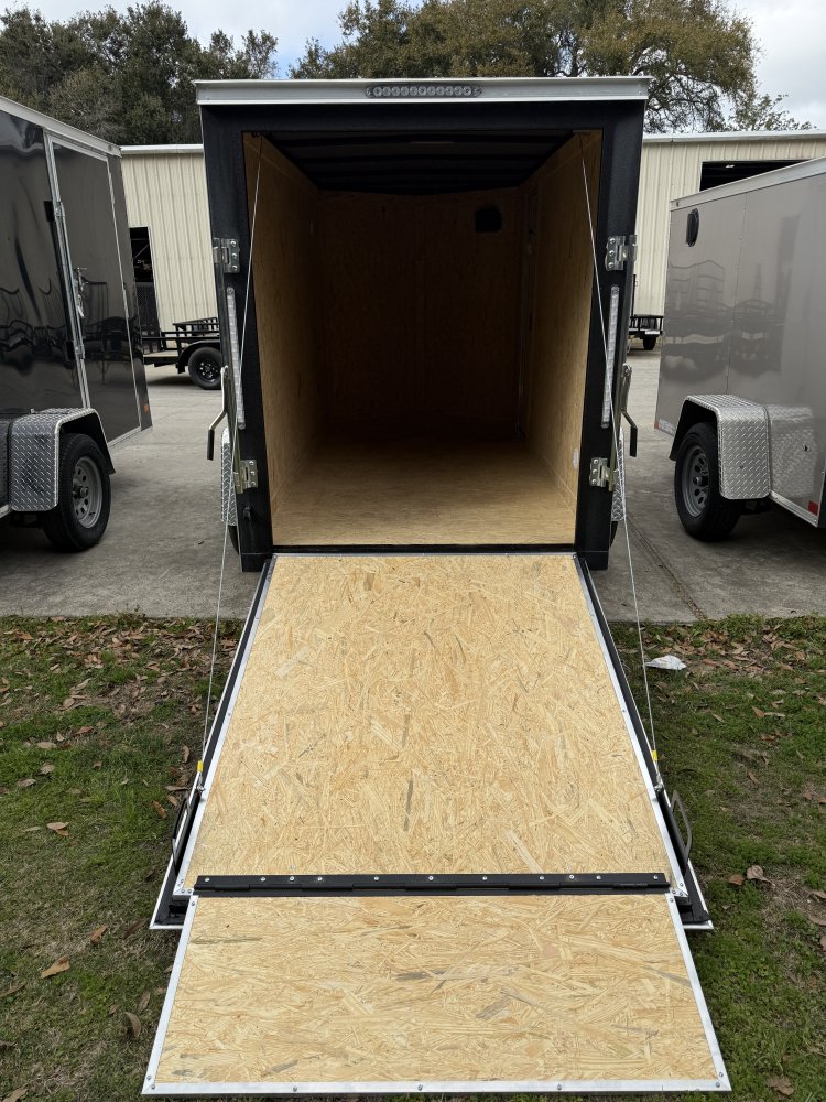 5'x10' Covered Wagon Enclosed