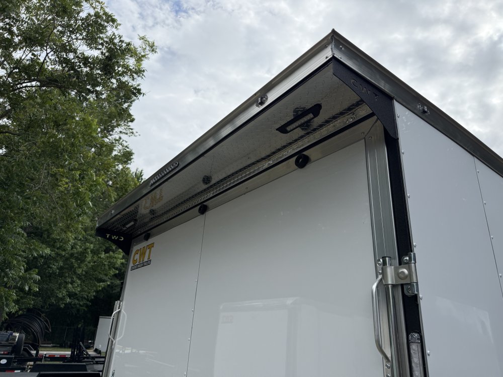 8' 5"x18' Covered Wagon Enclosed